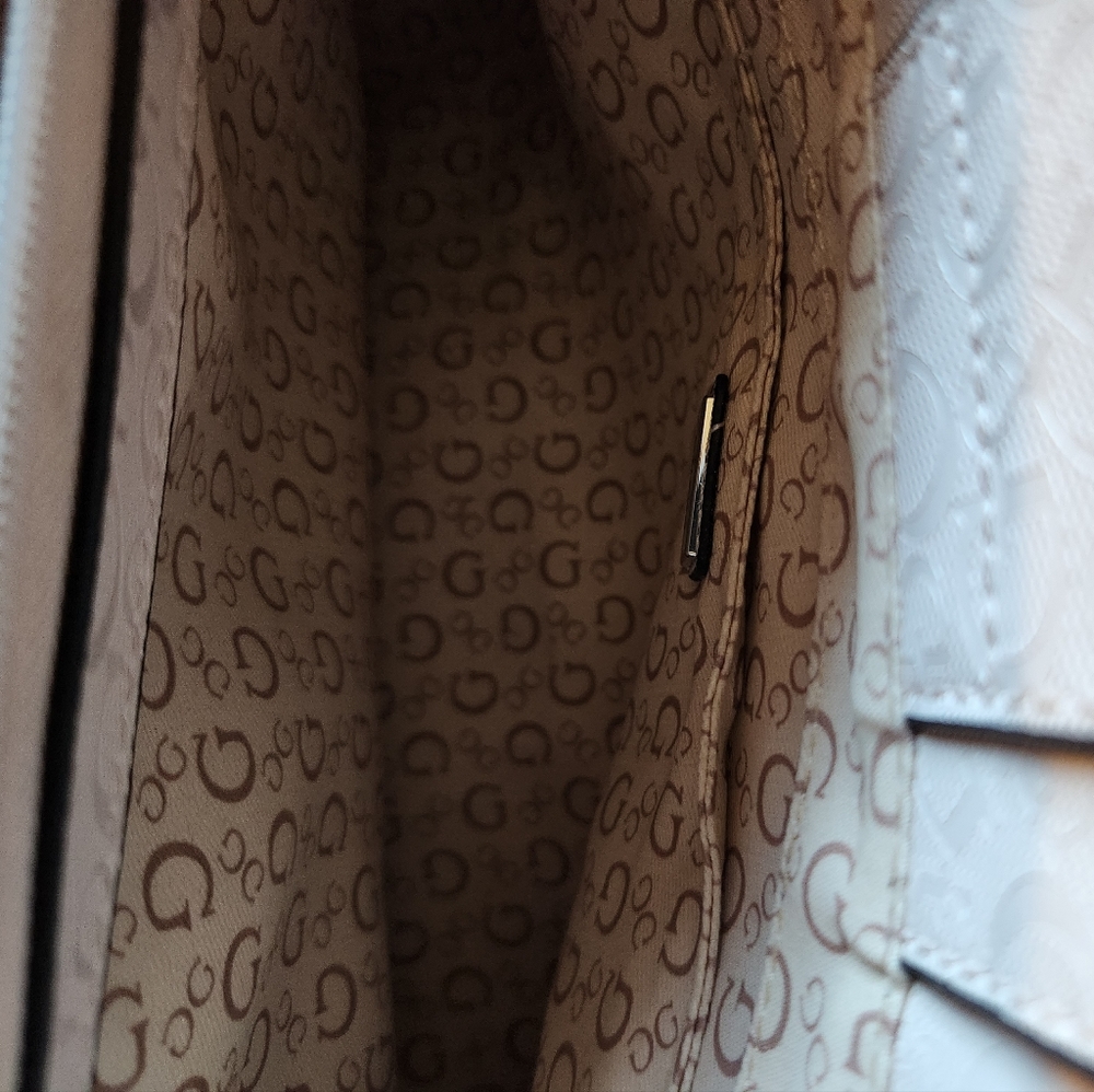 GUESS PURSE WITH LONG STRAP AND METAL HANDLES - Picture 4 of 7